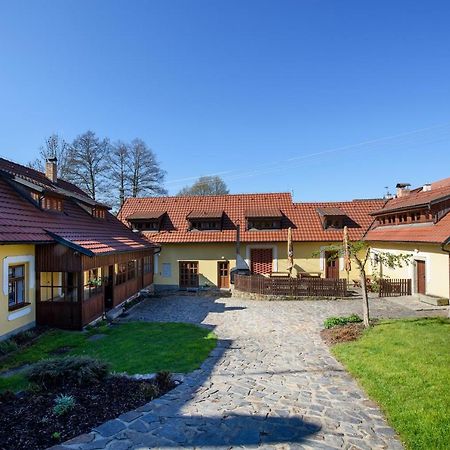 Mlyn Kamenice Klucenice Buitenkant foto