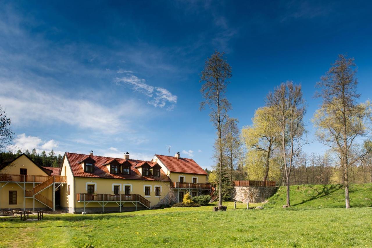 Mlyn Kamenice Klucenice Buitenkant foto
