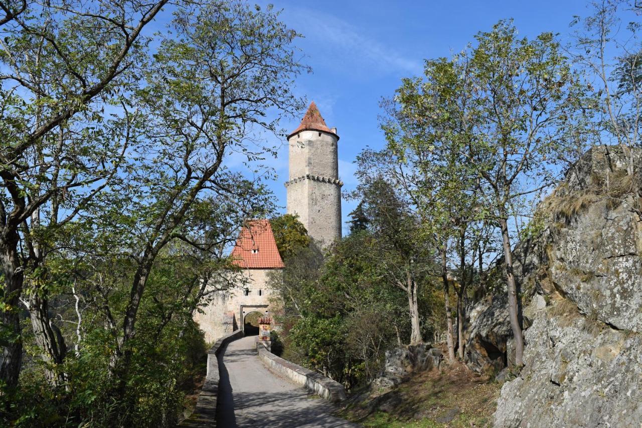 Mlyn Kamenice Klucenice Buitenkant foto