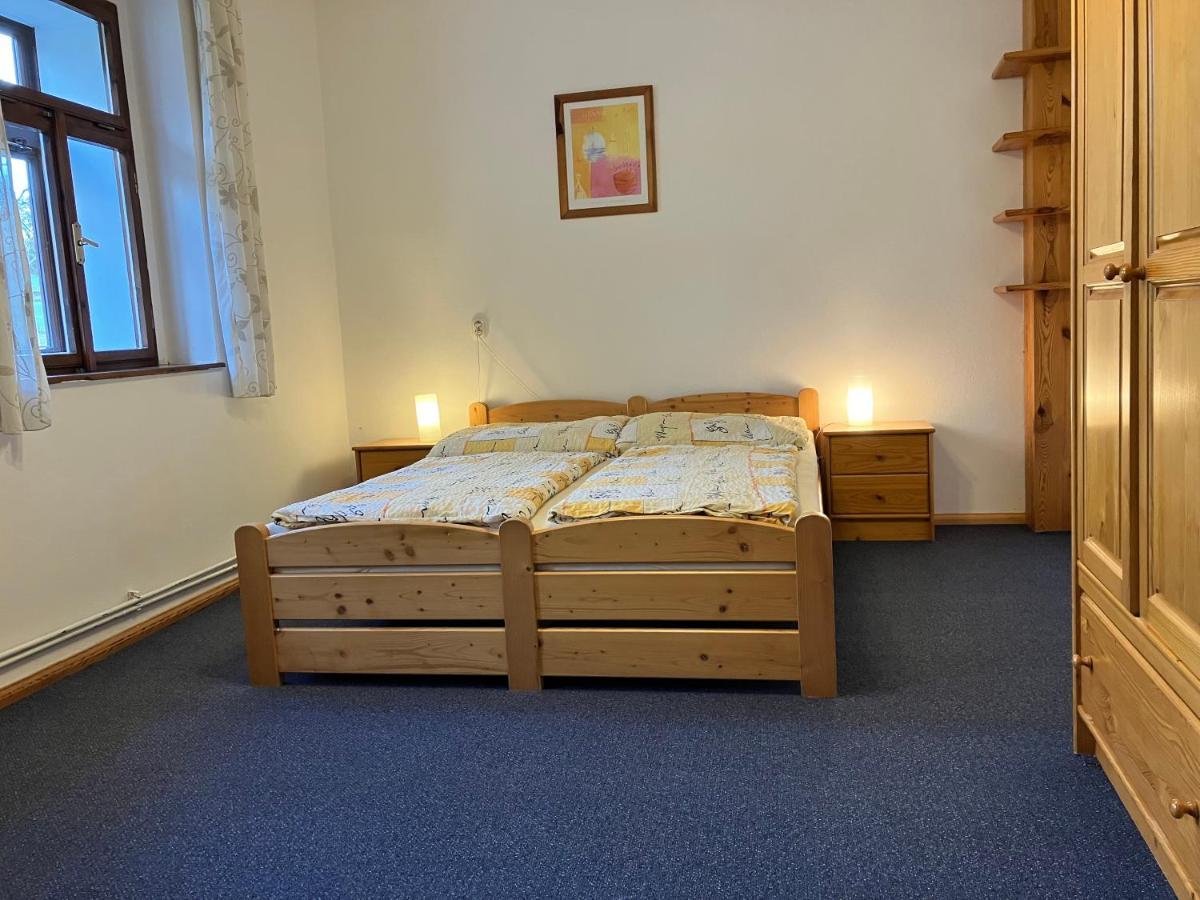 Mlyn Kamenice Klucenice Buitenkant foto