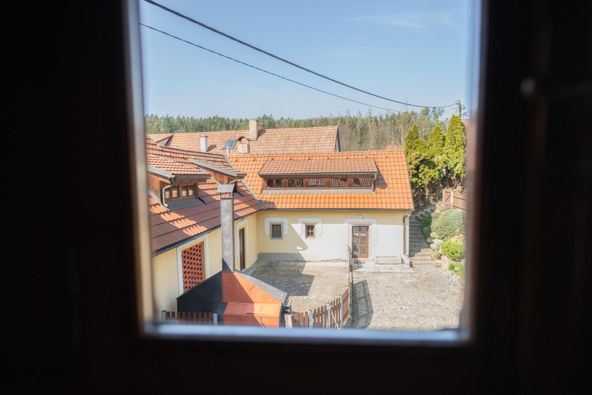 Mlyn Kamenice Klucenice Buitenkant foto