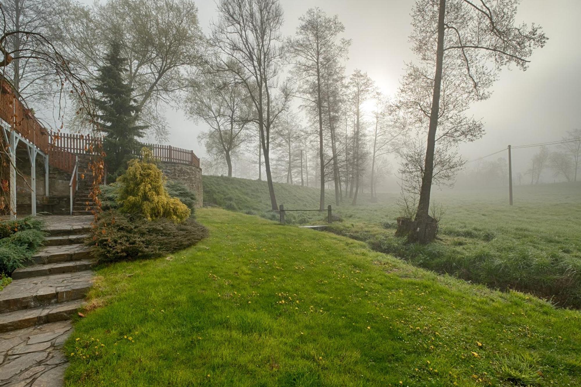 Mlyn Kamenice Klucenice Buitenkant foto