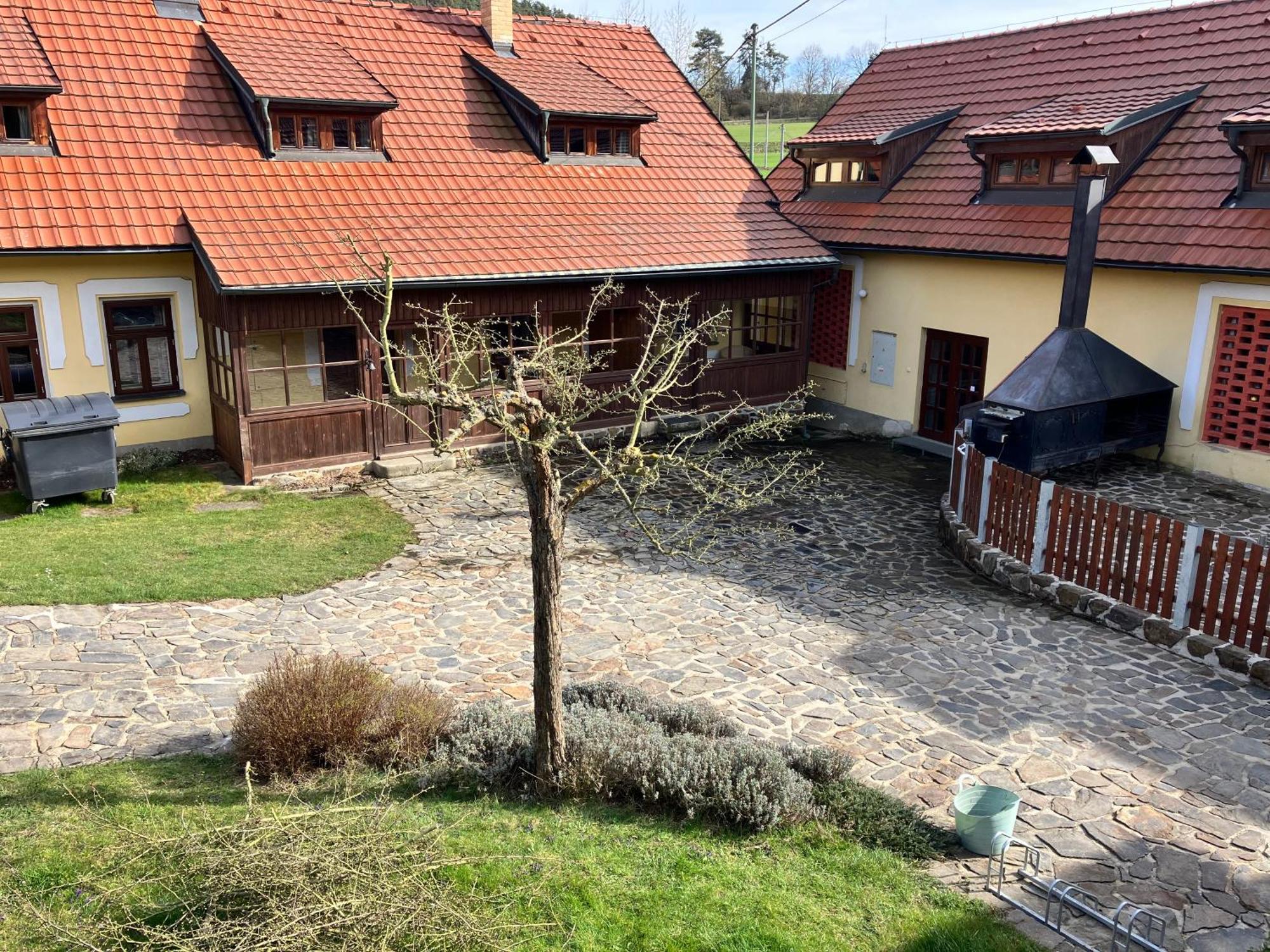Mlyn Kamenice Klucenice Buitenkant foto