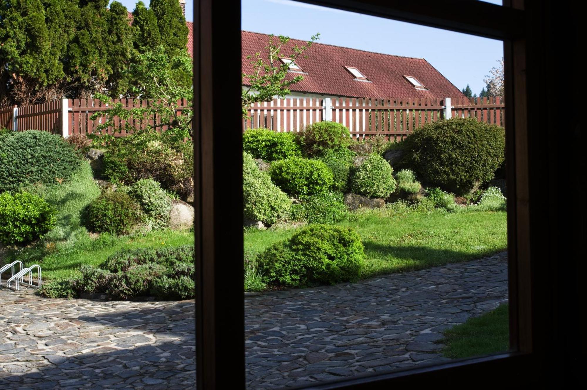 Mlyn Kamenice Klucenice Buitenkant foto