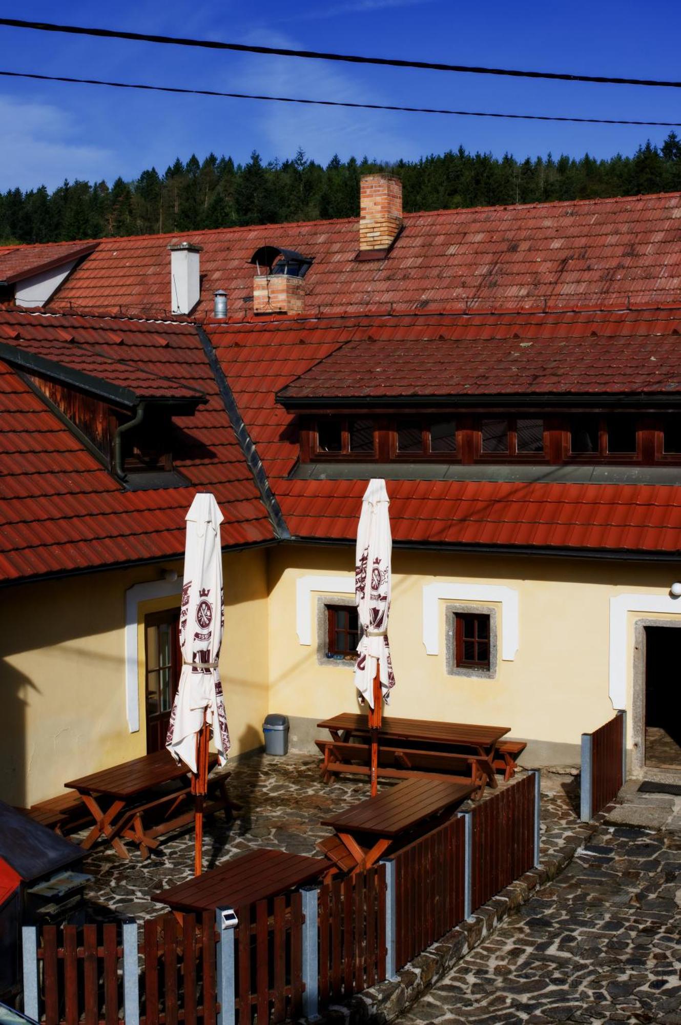 Mlyn Kamenice Klucenice Buitenkant foto